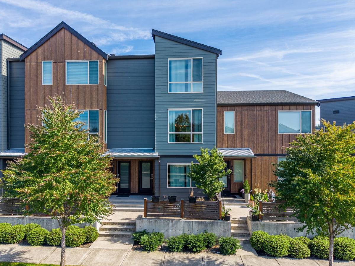 Townhouse for rent at 32730 Hemlock Ave SE, Black Diamond, WA 98010