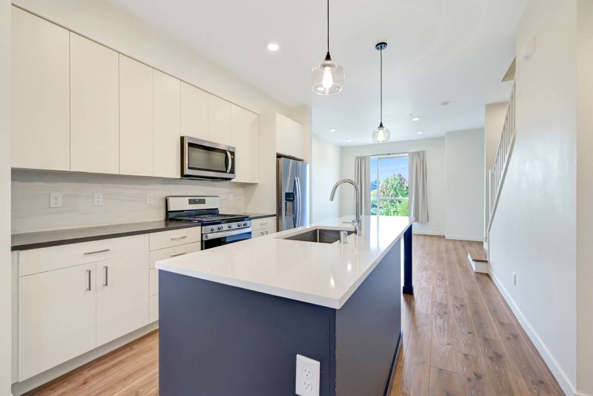 Townhouse for rent at 32730 Hemlock Ave SE, Black Diamond, WA 98010
