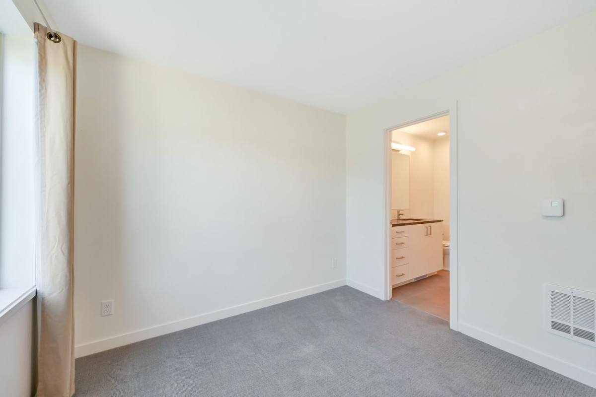 Townhouse for rent at 32730 Hemlock Ave SE, Black Diamond, WA 98010
