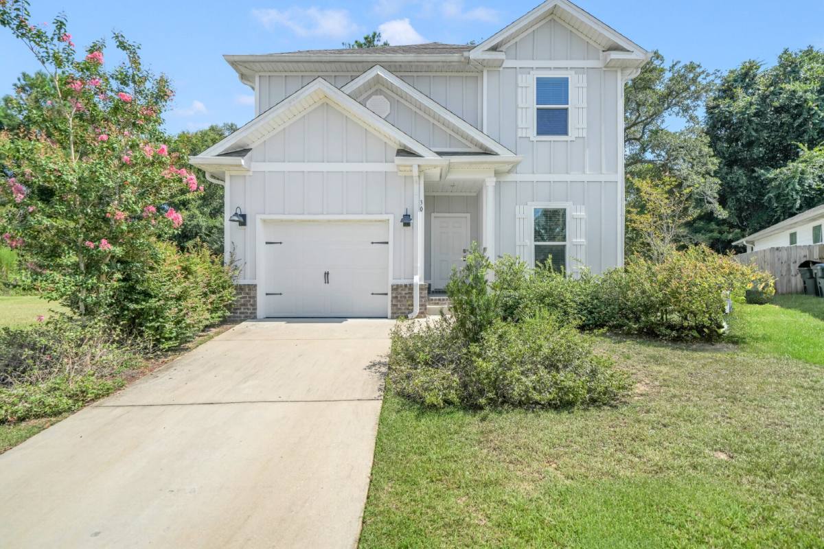 House for rent at 30 Sandywoods Court, Freeport, FL 32439