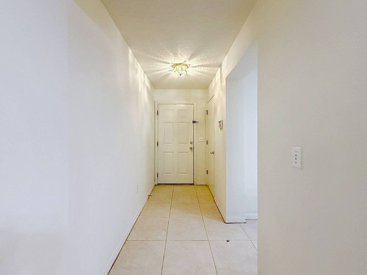 Townhouse for rent at 8723 Sheldon Creek Blvd, Tampa, FL 33615
