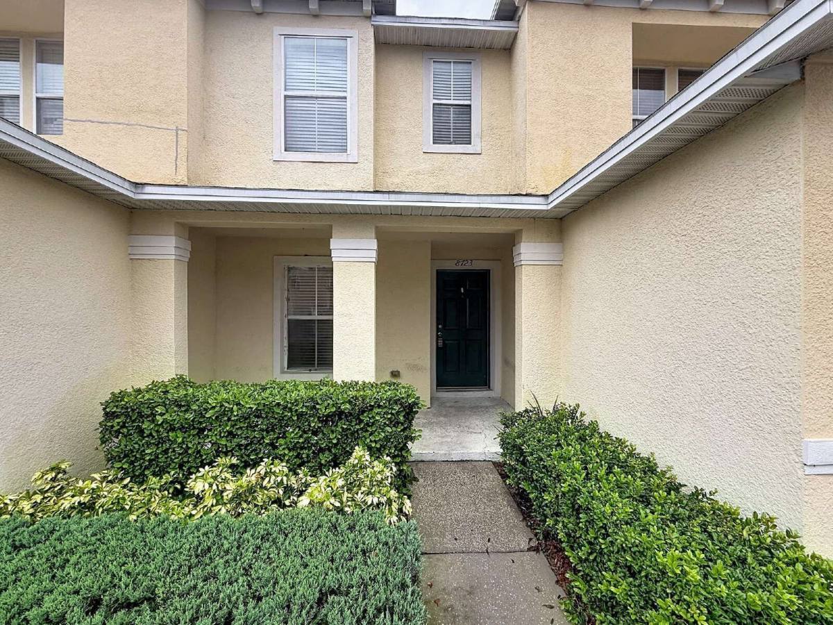 Townhouse for rent at 8723 Sheldon Creek Blvd, Tampa, FL 33615