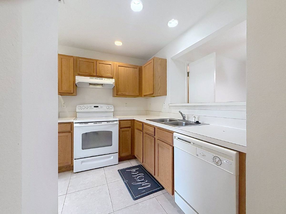 Townhouse for rent at 8723 Sheldon Creek Blvd, Tampa, FL 33615