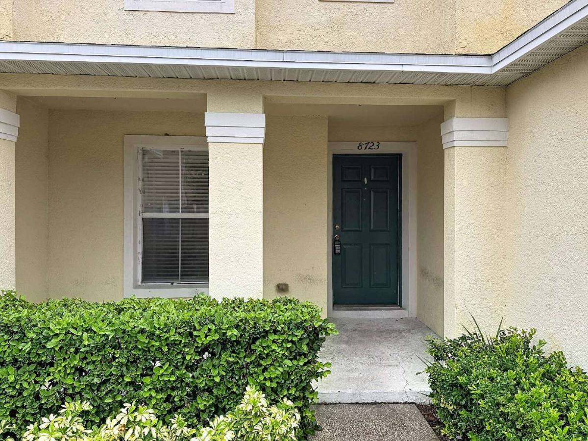 Townhouse for rent at 8723 Sheldon Creek Blvd, Tampa, FL 33615