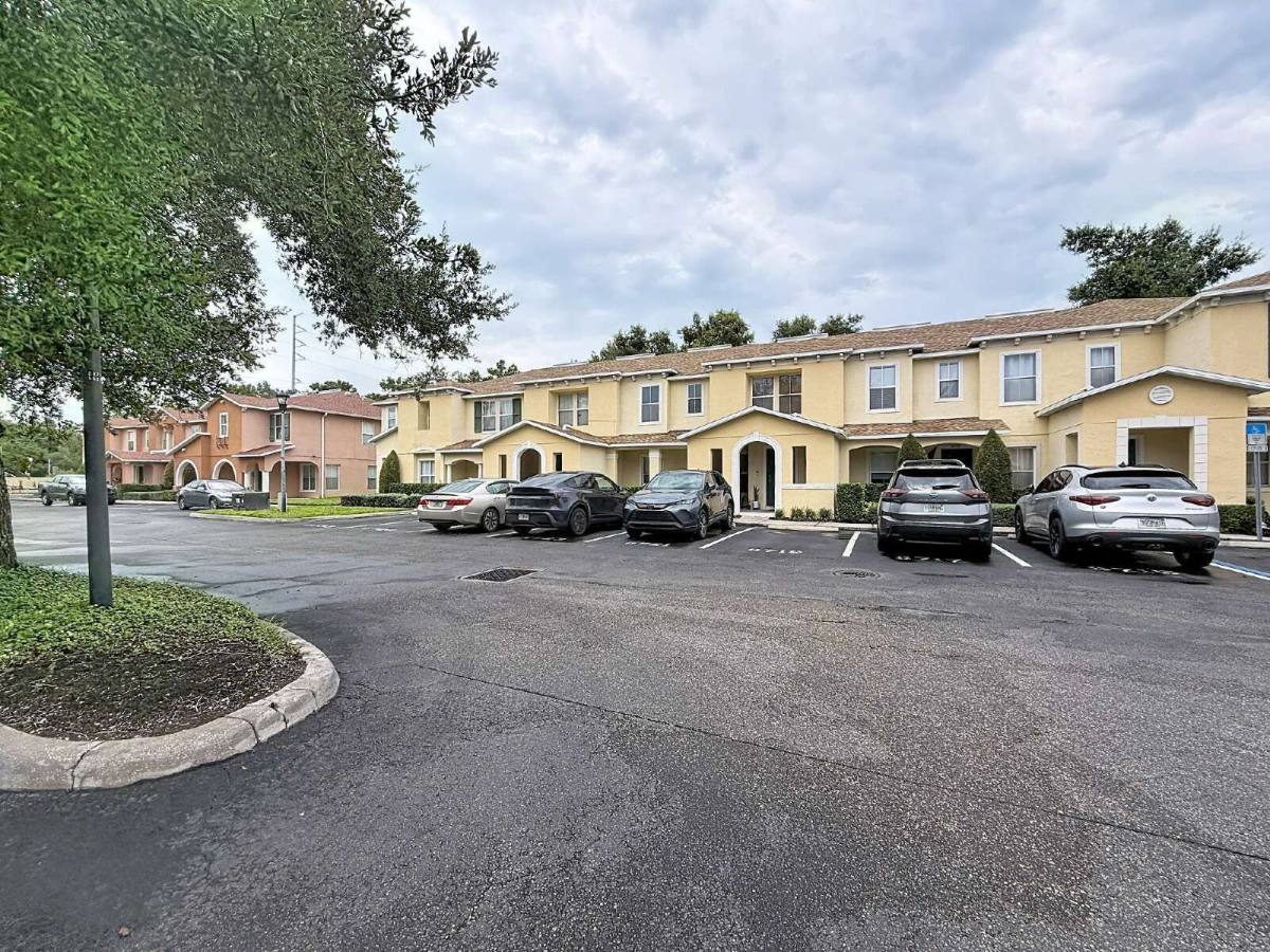 Townhouse for rent at 8723 Sheldon Creek Blvd, Tampa, FL 33615