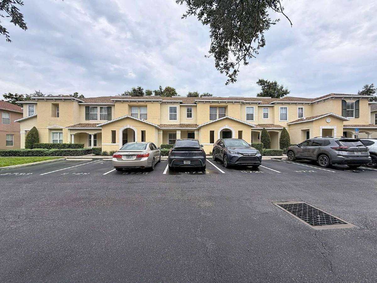 Townhouse for rent at 8723 Sheldon Creek Blvd, Tampa, FL 33615