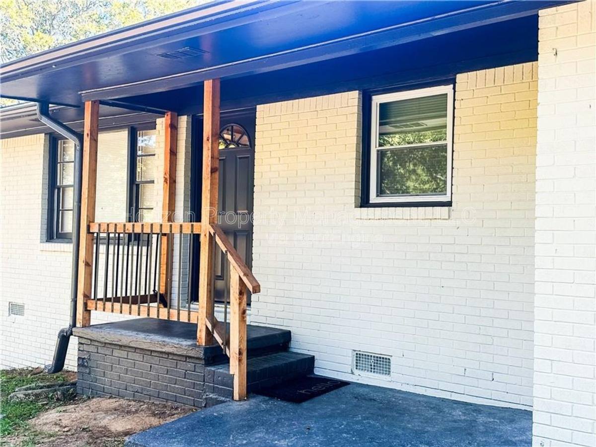 House for rent at 6057 Dodgen Rd SW, Mableton, GA 30126