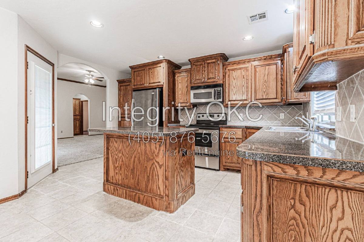 House for rent at 2621 Jefferson Dr, Oklahoma City, OK 73160