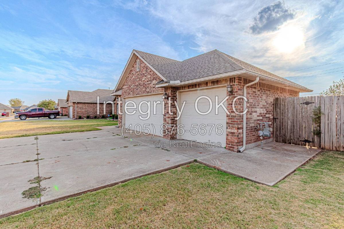House for rent at 2621 Jefferson Dr, Oklahoma City, OK 73160