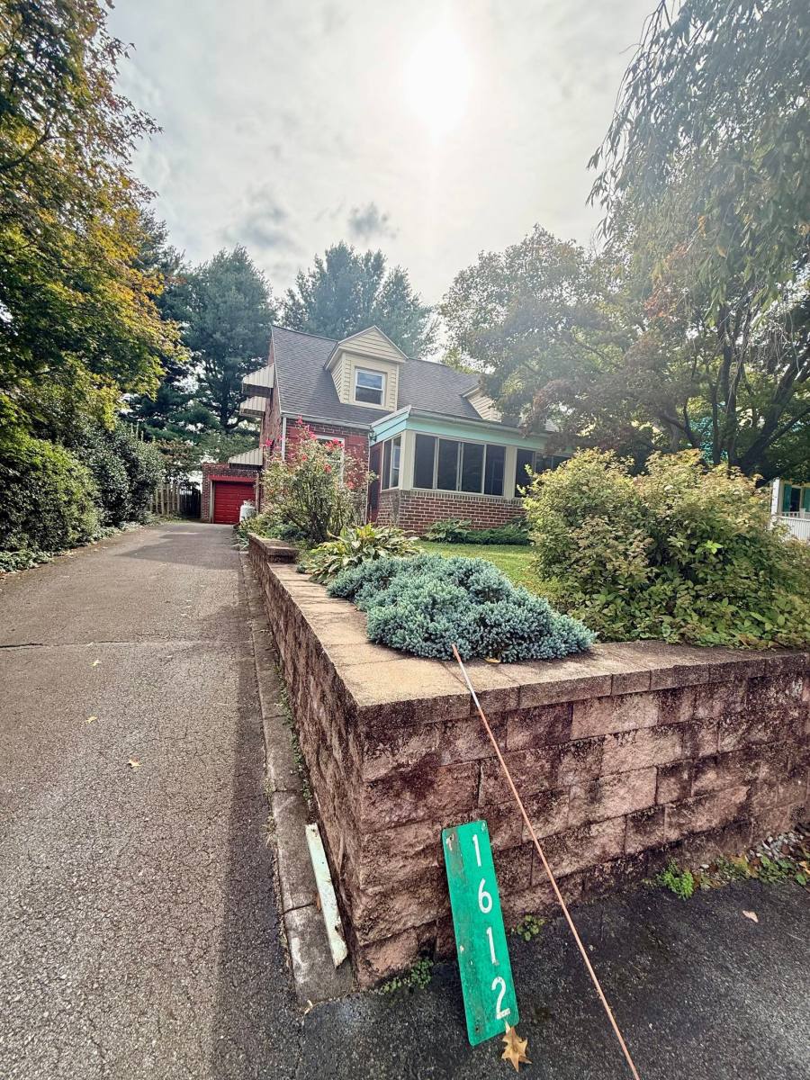 House for rent at 1612 Ridgeview Ave, Lancaster, PA 17603