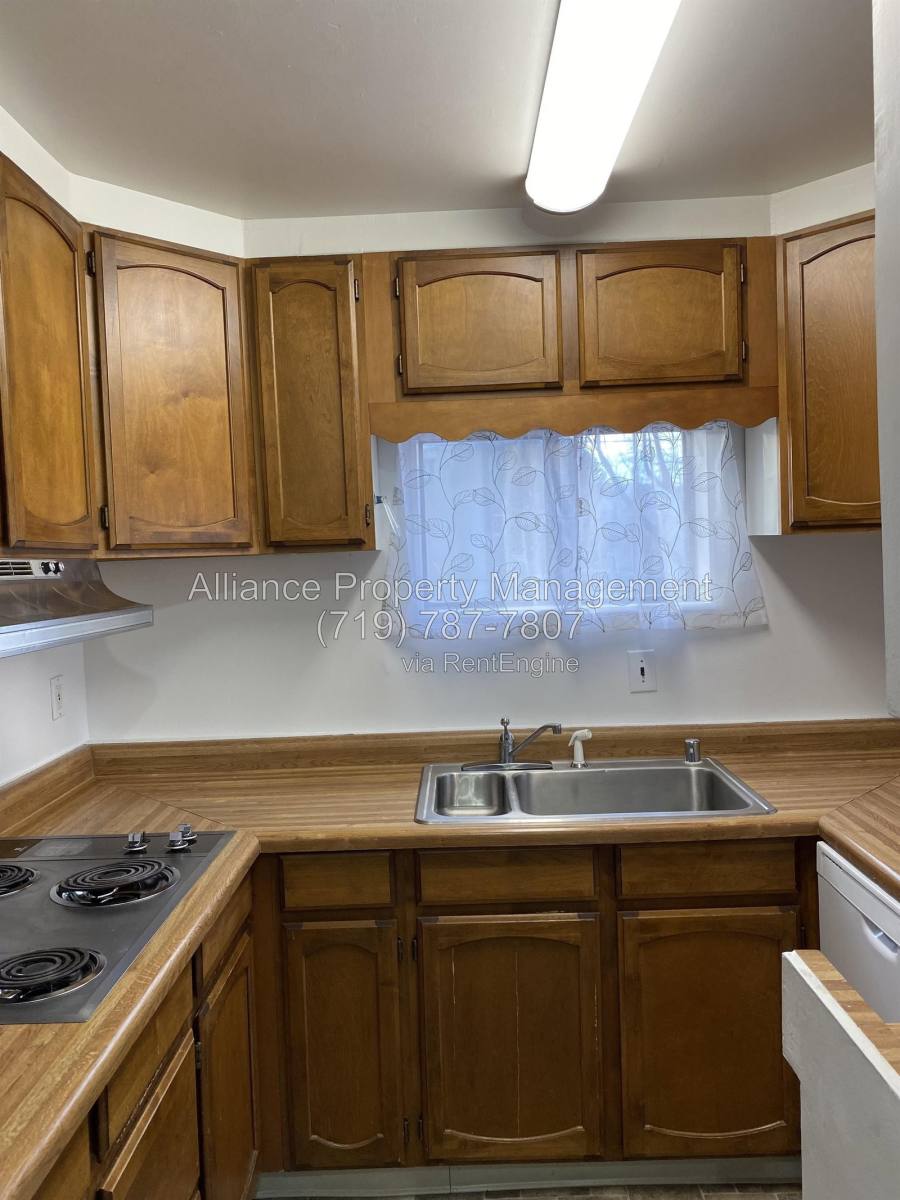 House for rent at 917 E Uintah St, Colorado Springs, CO 80903