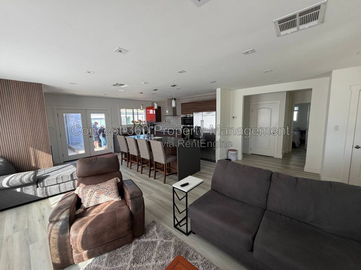 House for rent at 7129 E Peabody St, Long Beach, CA 90808