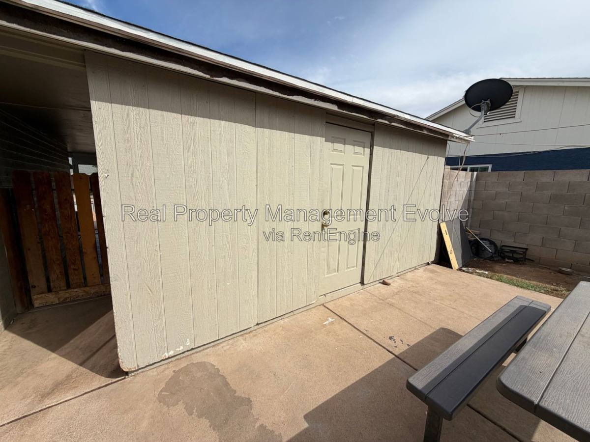 House for rent at 2518 N 58th Dr, Phoenix, AZ 85035
