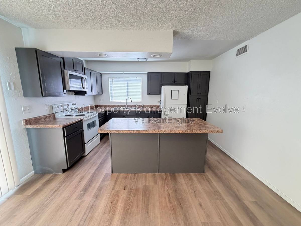House for rent at 2518 N 58th Dr, Phoenix, AZ 85035