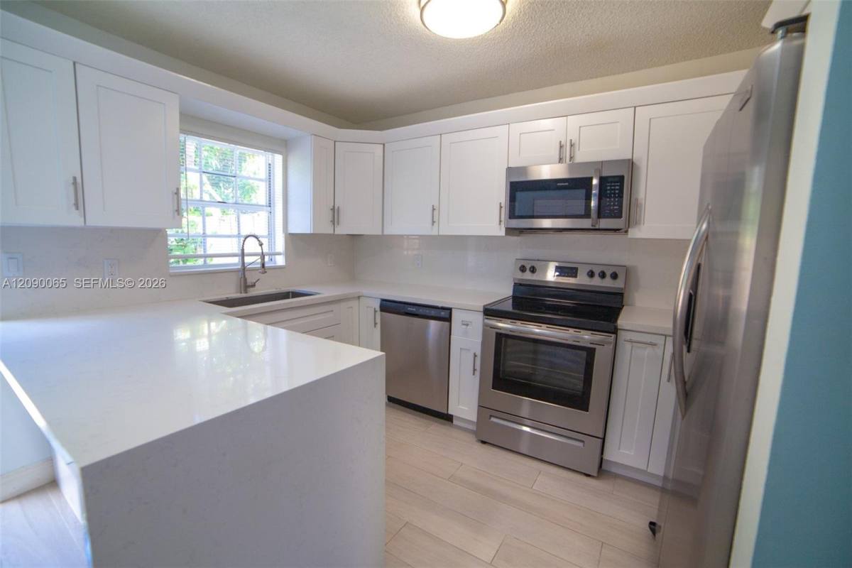 2050 NE 140th St #21, North Miami, FL 33181 - Townhouse for Rent - Image 6