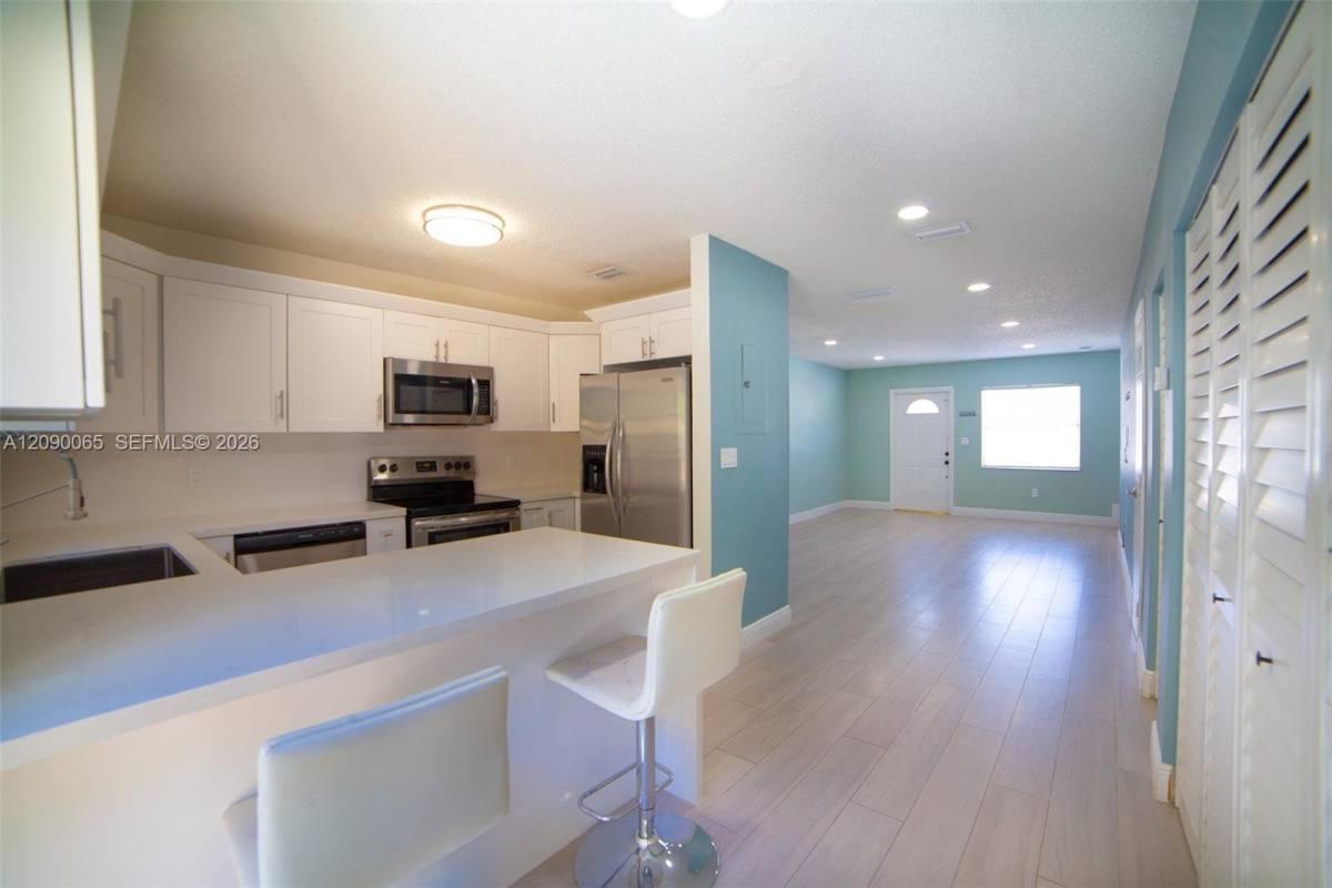 2050 NE 140th St #21, North Miami, FL 33181 - Townhouse for Rent - Image 5