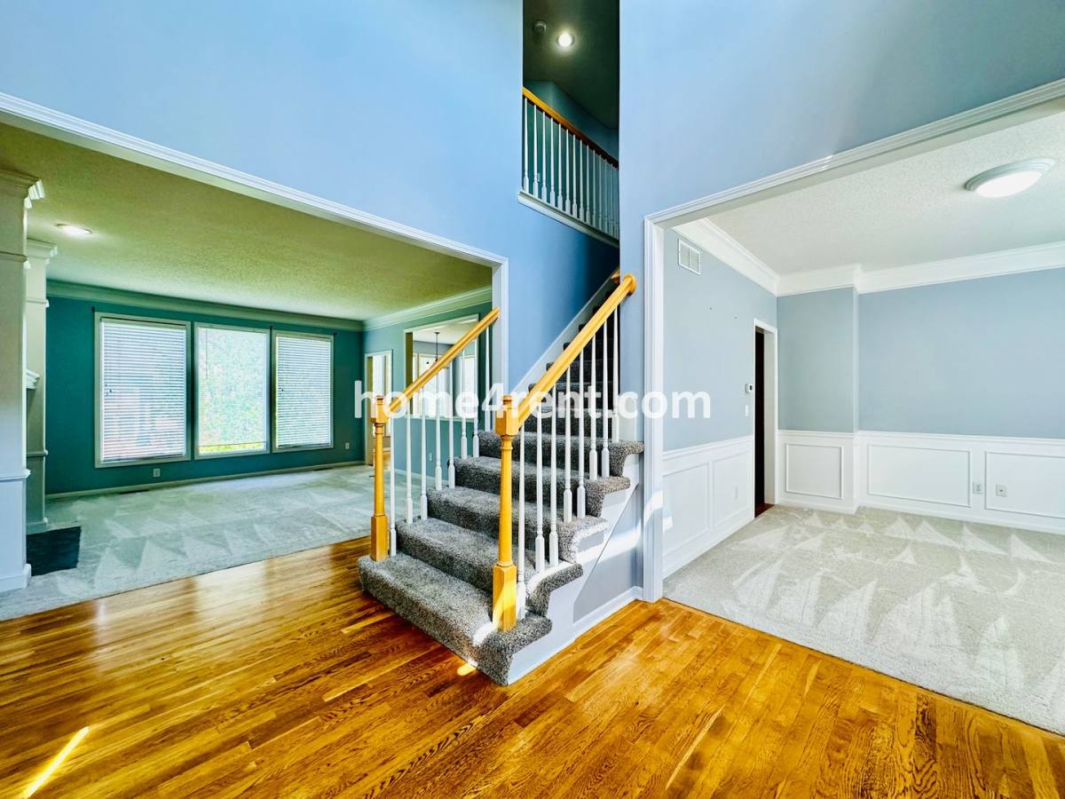House for rent at 8102 W 144th Place, Overland Park, KS 66223