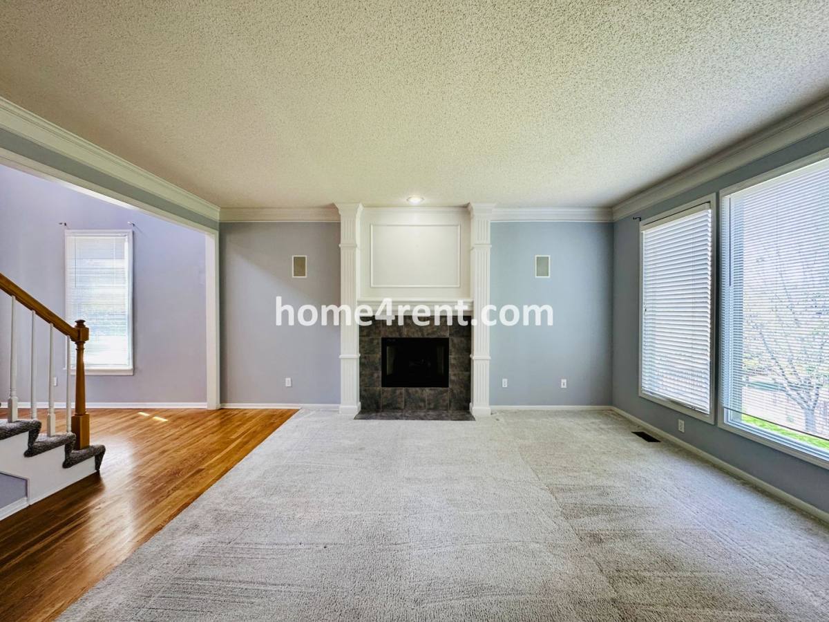 House for rent at 8102 W 144th Place, Overland Park, KS 66223