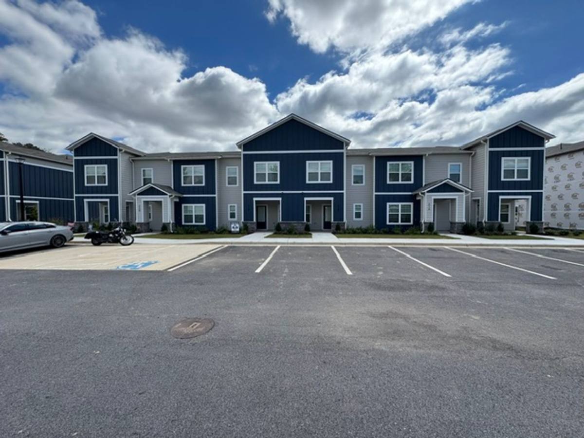 Townhouse for rent at 212 Rooker Dr, Lagrange, GA 30241