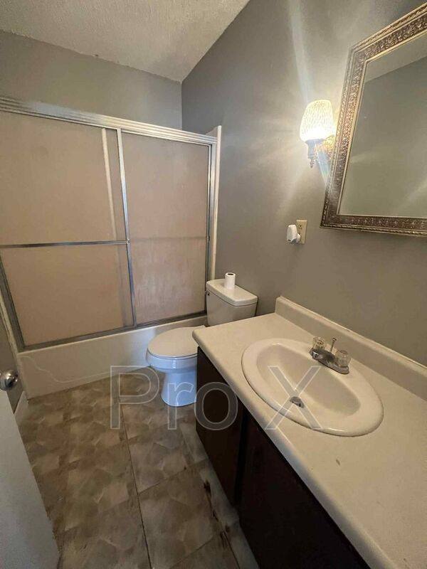 Apartment for rent at 2027-2037 S River St #4 2037, Carthage, MO 64836