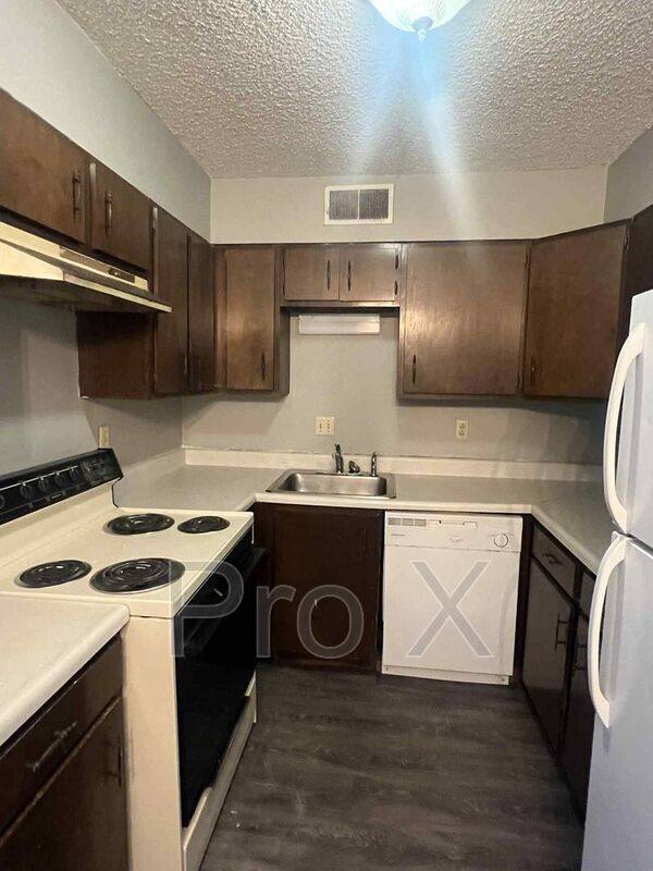 Apartment for rent at 2027-2037 S River St #4 2037, Carthage, MO 64836