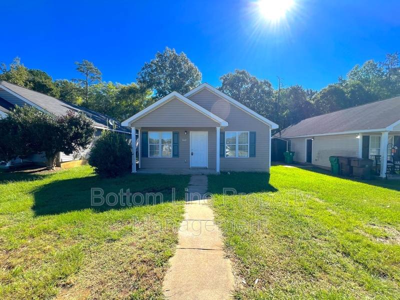 House for rent at 1329 Toddville Rd, Charlotte, NC 28214