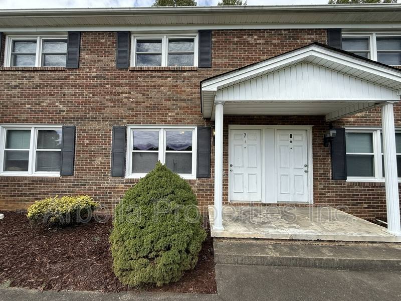 Townhouse for rent at 960 Kendrick Creek Rd #7, Kingsport, TN 37663