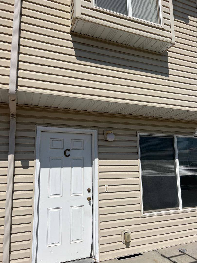 Townhouse for rent at 882 E Main St, Jerome, ID 83338