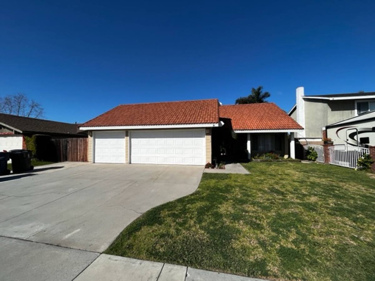 House for rent at 8871 Henton Dr, Huntington Beach, CA 92646