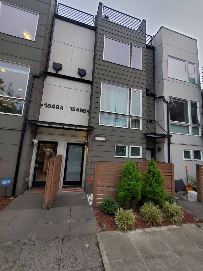Townhouse for rent at 1549 NW 61st St #B, Seattle, WA 98107