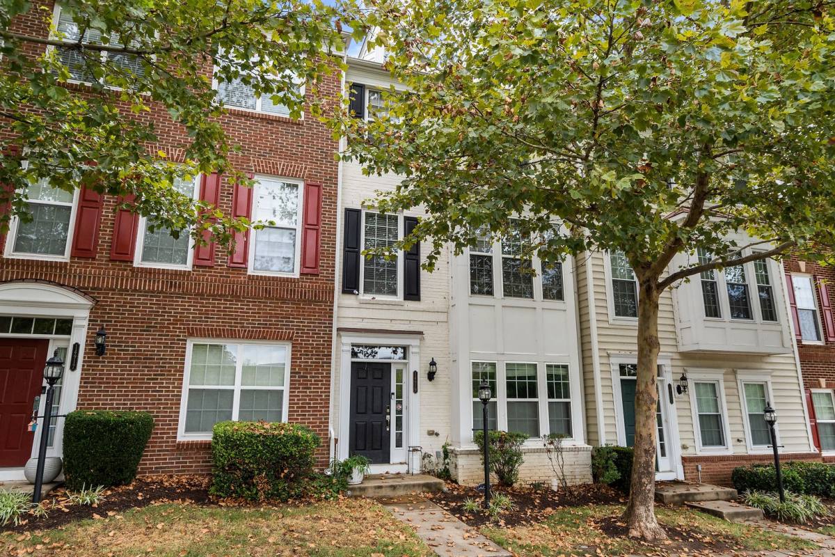 Townhouse for rent at 14919 Potomac Branch Dr, Woodbridge, VA 22191
