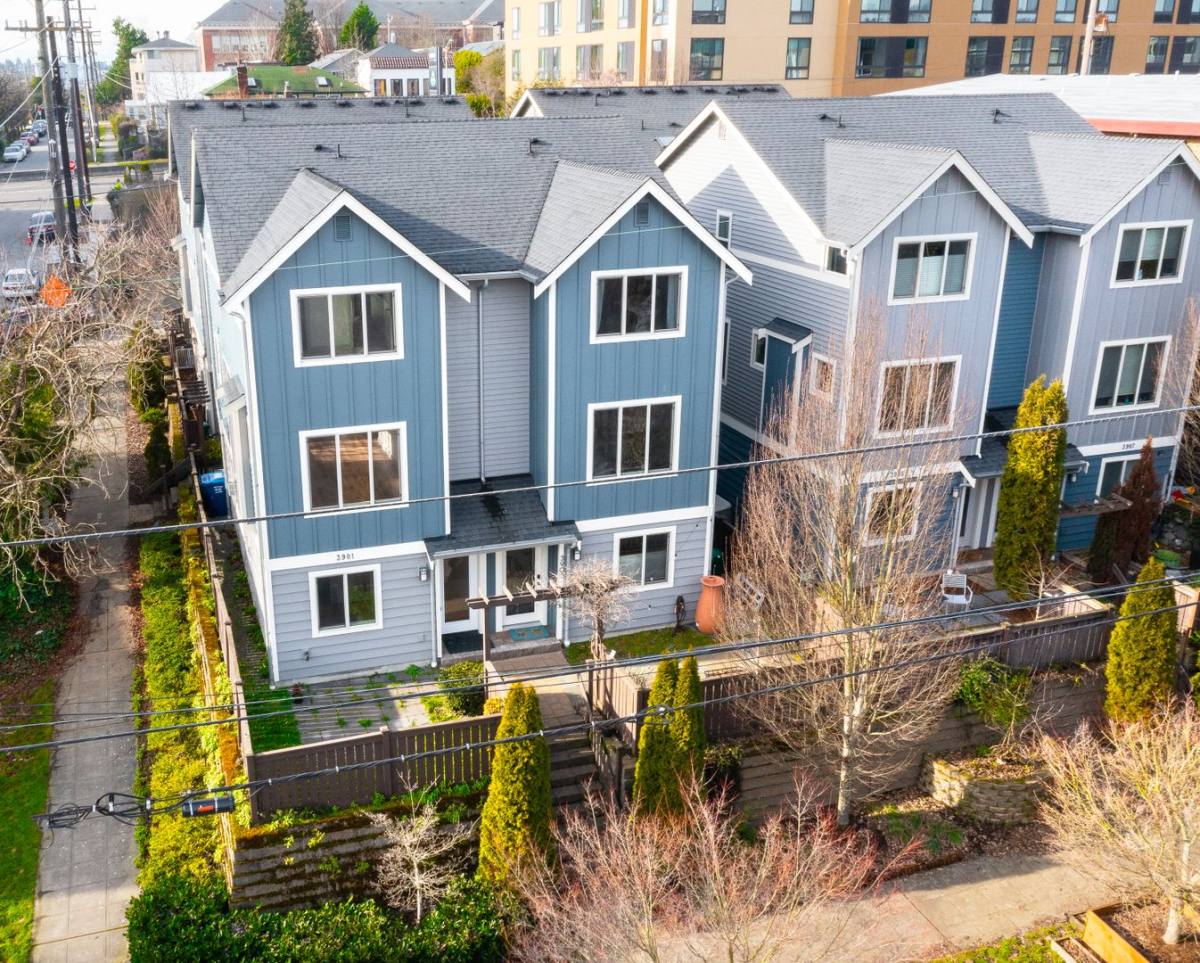 Townhouse for rent at 3901 Whitman Ave N, Seattle, WA 98103