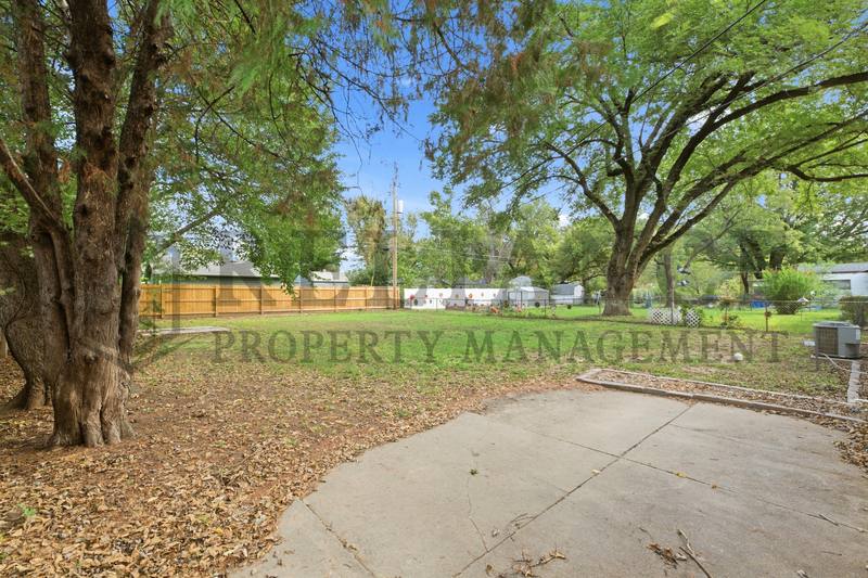 House for rent at 1126 Crowley St E, Wichita, KS 67216