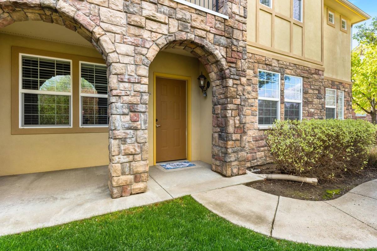 Townhouse for rent at 1152 E Winding Creek, Eagle, ID 83616