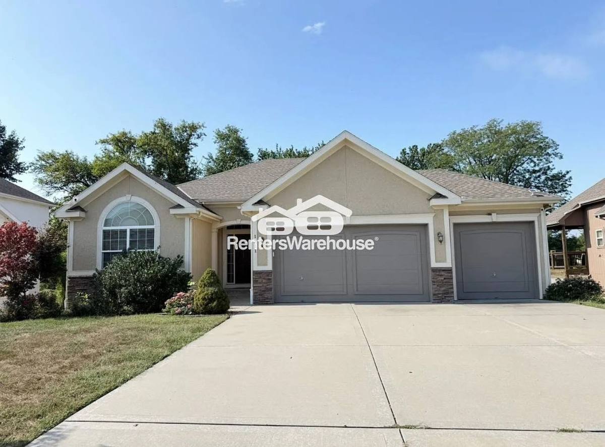 House for rent at 1211 NW 94th St, Kansas City, MO 64155