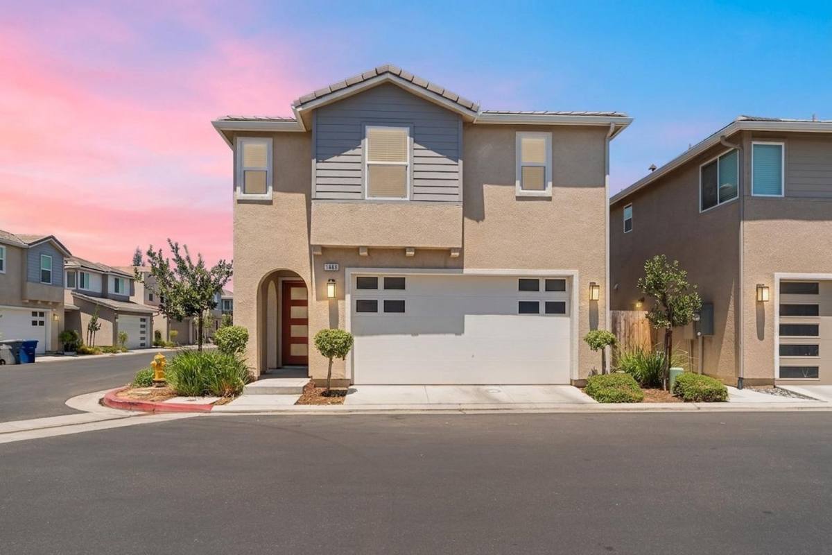 House for rent at 1909 Kelly Lane, Clovis, CA 93611