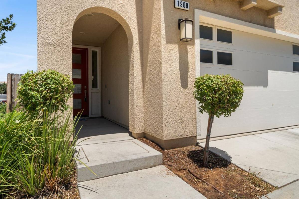 House for rent at 1909 Kelly Lane, Clovis, CA 93611