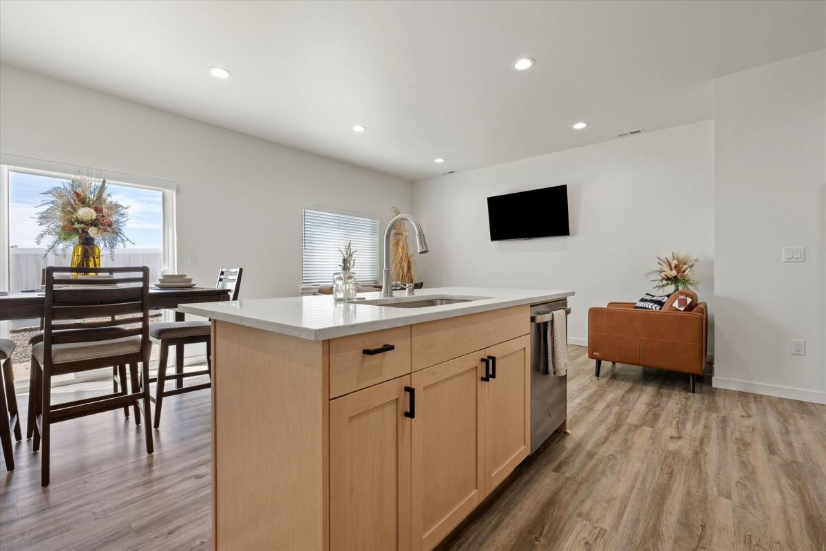 Townhouse for rent at 638 G St NE, Quincy, WA 98848