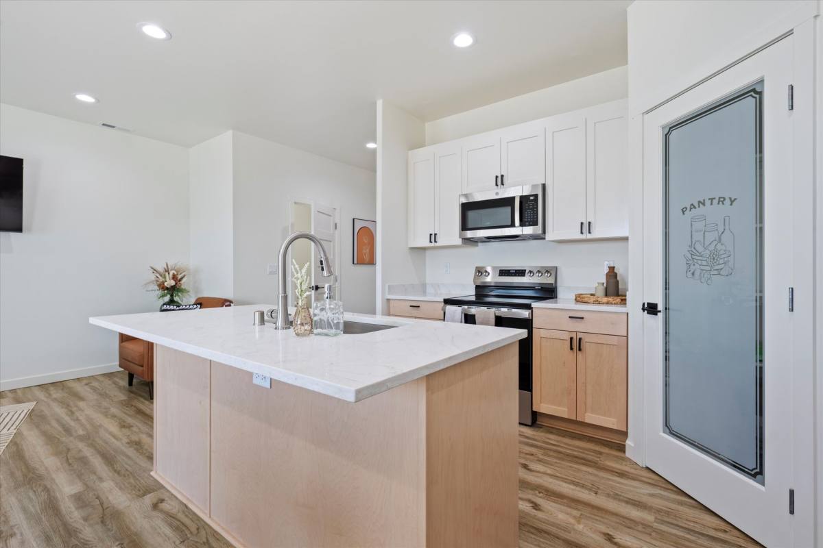 Townhouse for rent at 638 G St NE, Quincy, WA 98848