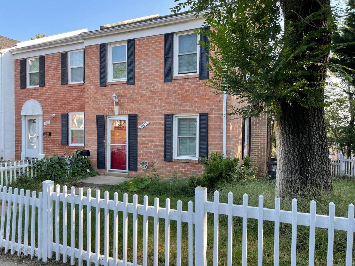 Townhouse for rent at 16629 Geddy Court, Woodbridge, VA 22191