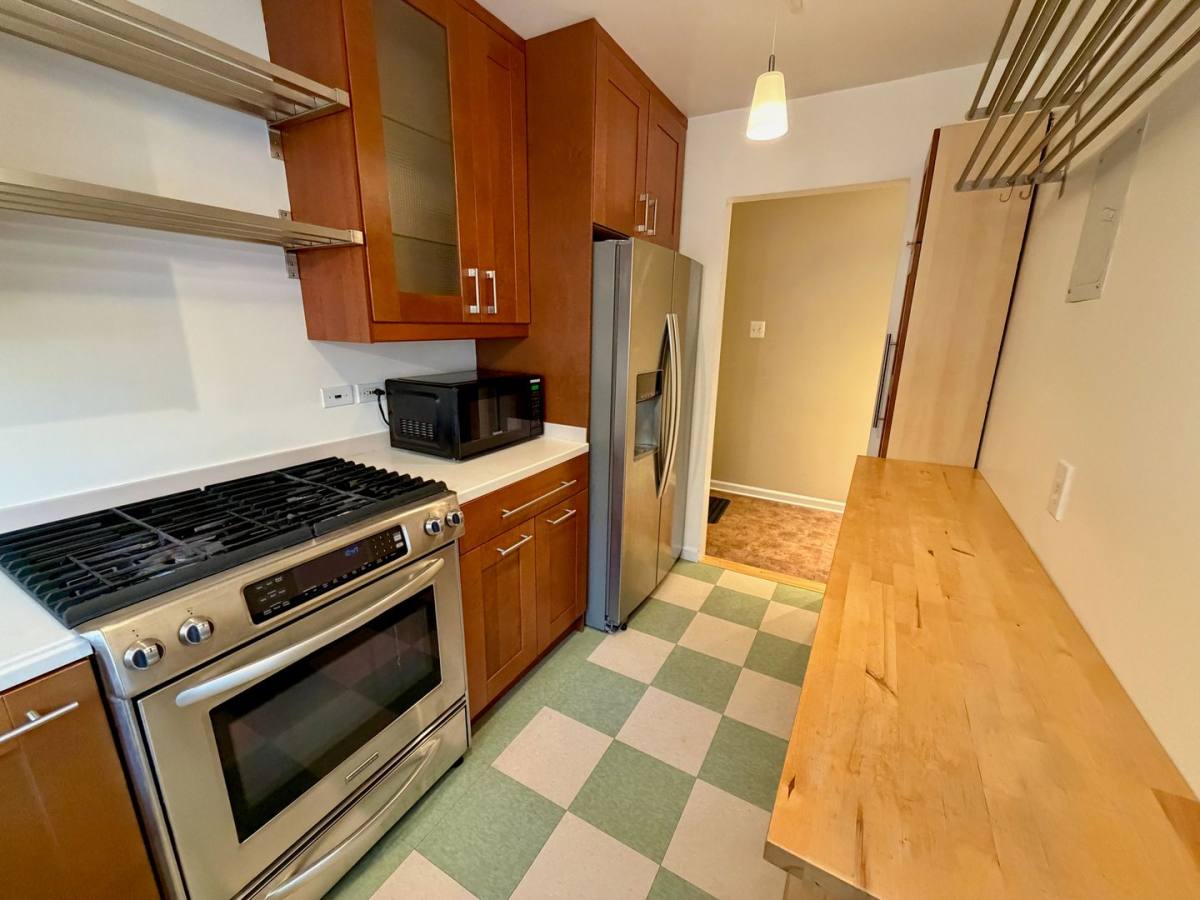 Apartment for rent at 10506 Weymouth St #204, Bethesda, MD 20814