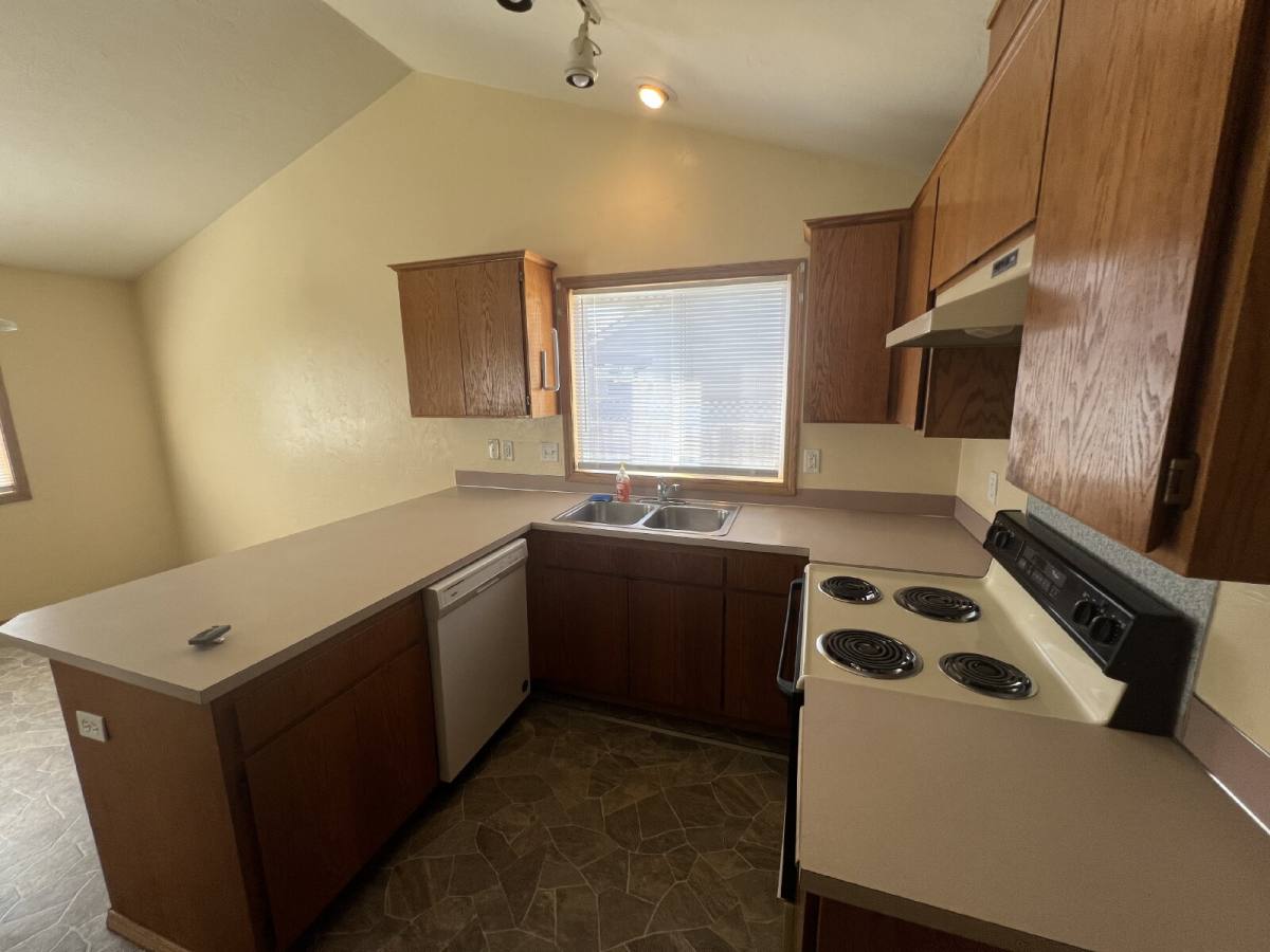 House for rent at 2786 Stark St, Eugene, OR 97404