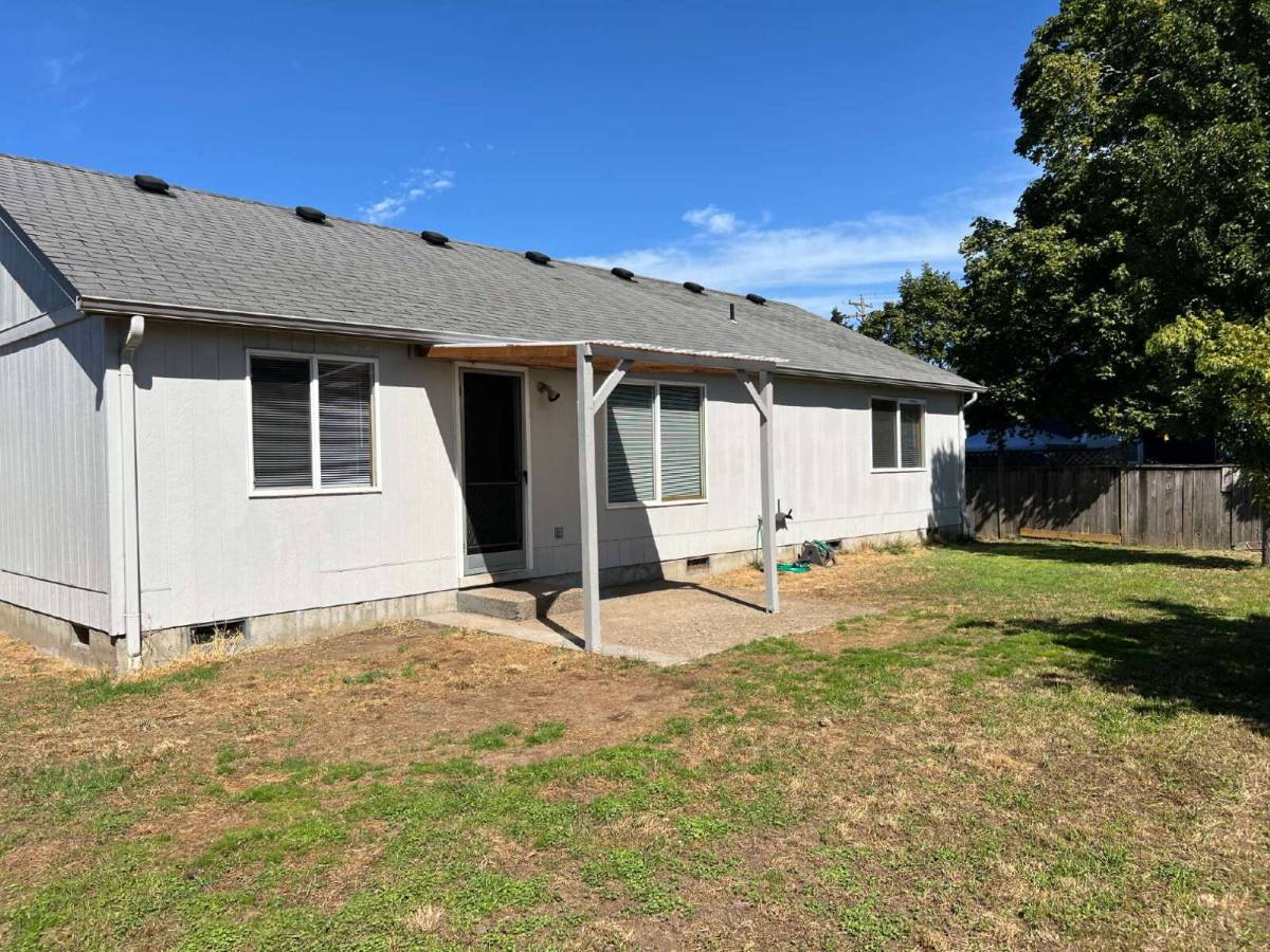House for rent at 2786 Stark St, Eugene, OR 97404