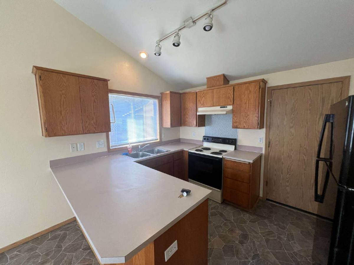 House for rent at 2786 Stark St, Eugene, OR 97404