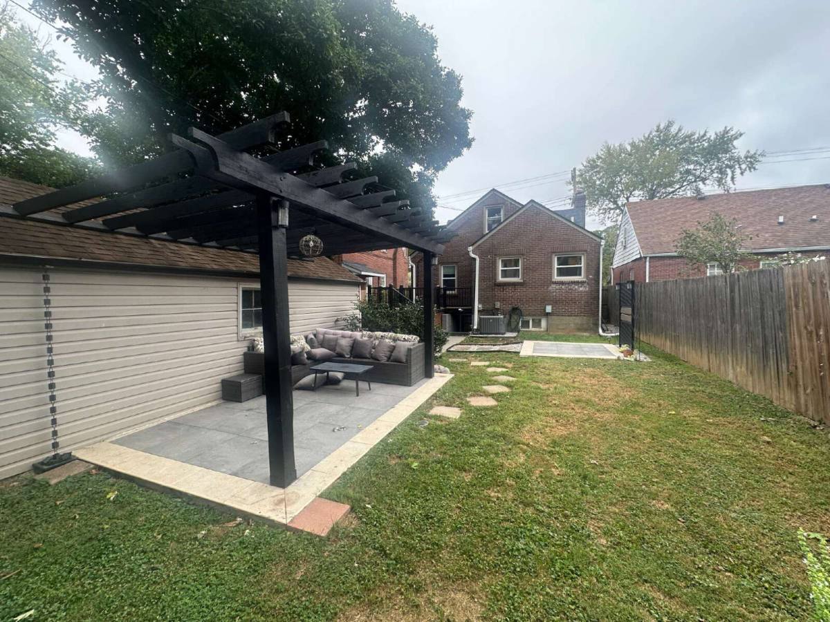 House for rent at 2939 Bon Air Ave, Louisville, KY 40205
