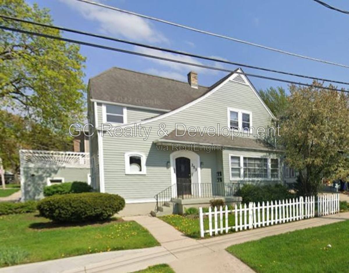 Apartment for rent at 253 S Channing St #2N, Elgin, IL 60120