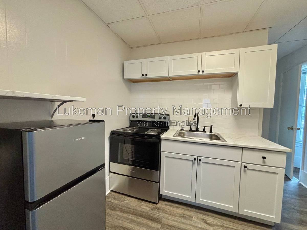 Apartment for rent at 1320 S Westnedge Ave #1, Kalamazoo, MI 49008