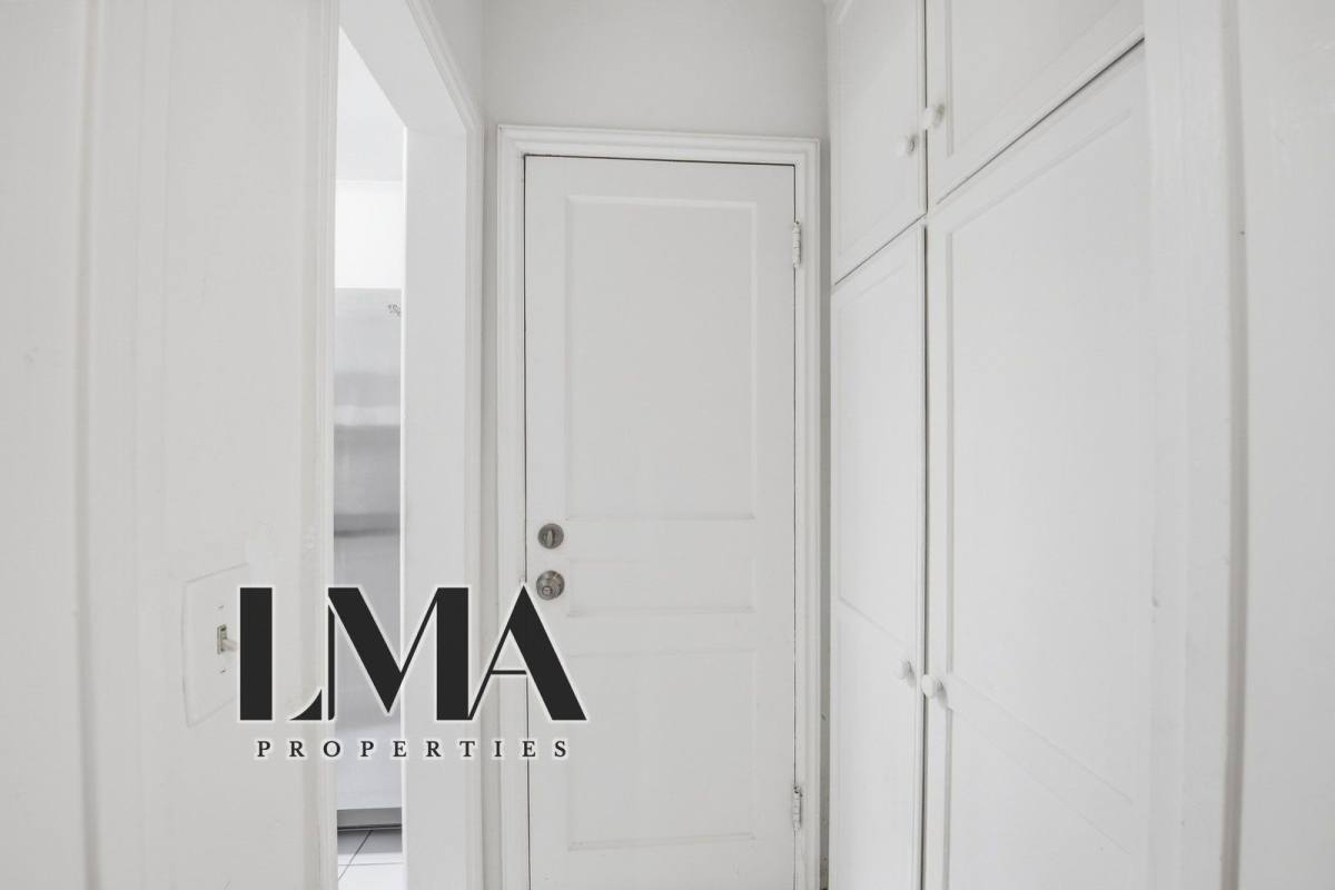 Apartment for rent at 136 S Roxbury Dr #5, Beverly Hills, CA 90212
