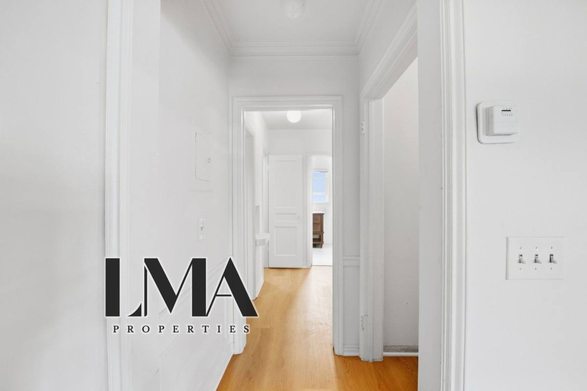 Apartment for rent at 136 S Roxbury Dr #5, Beverly Hills, CA 90212