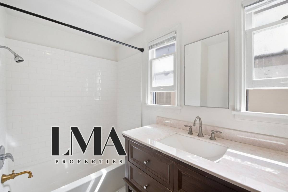 Apartment for rent at 136 S Roxbury Dr #5, Beverly Hills, CA 90212